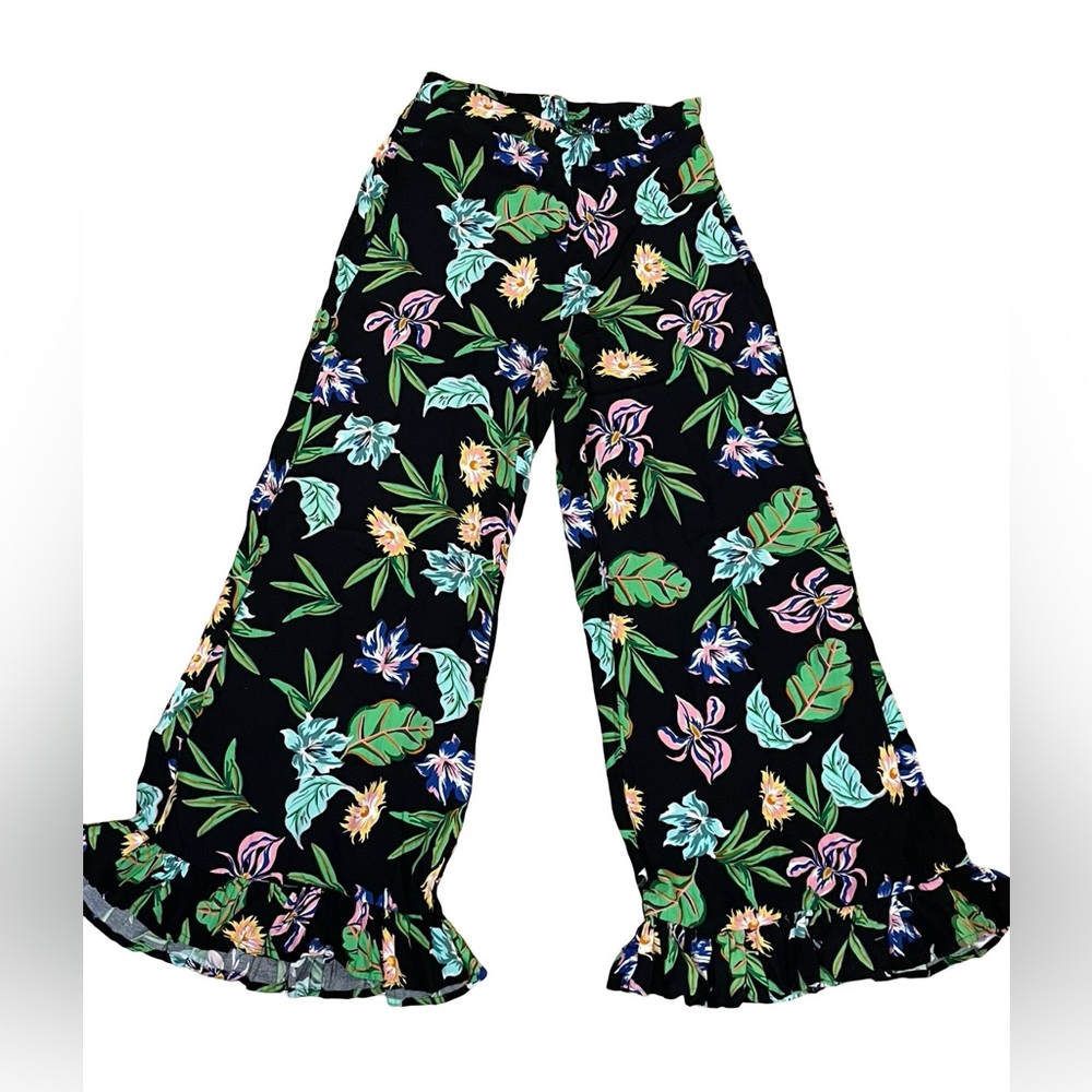 Antibes Blanc Floral Ruffle Bottom Pants